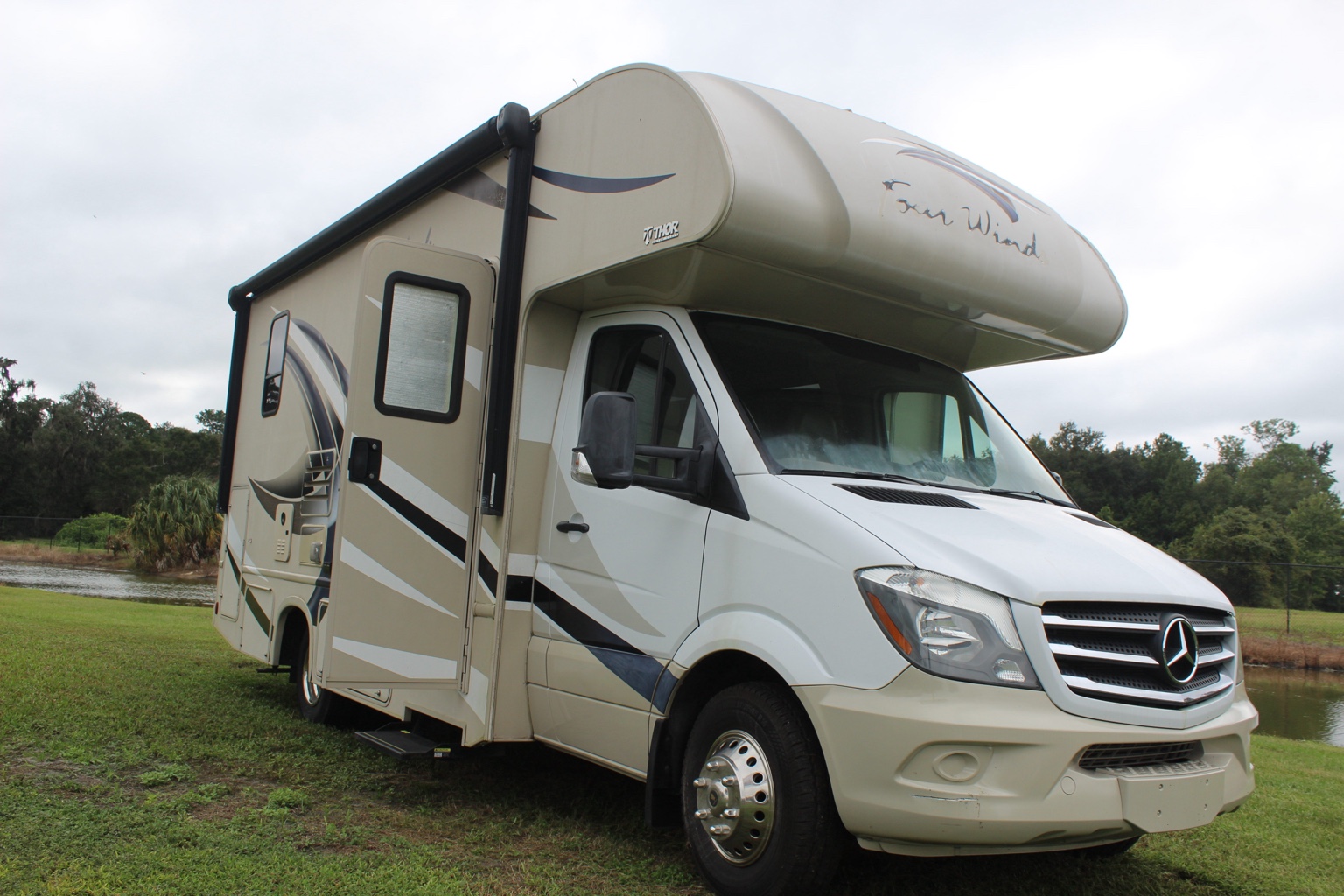 2018 Thor Four Winds 24HL V6 Sprinter exterior