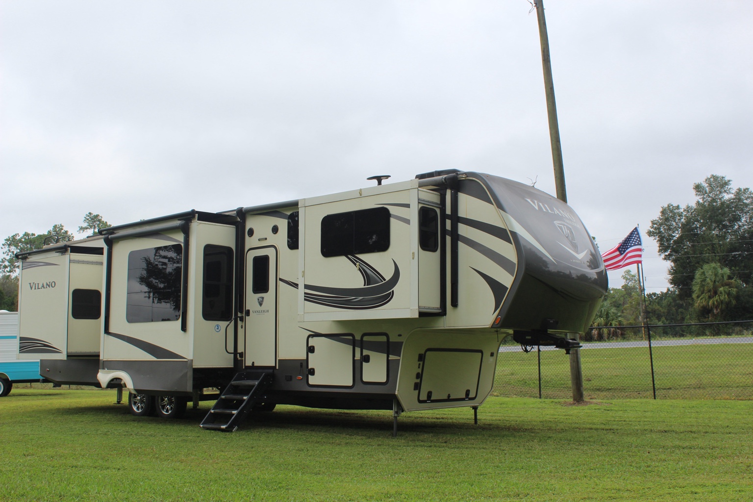2020 Vanleigh Vilano M-375FL exterior